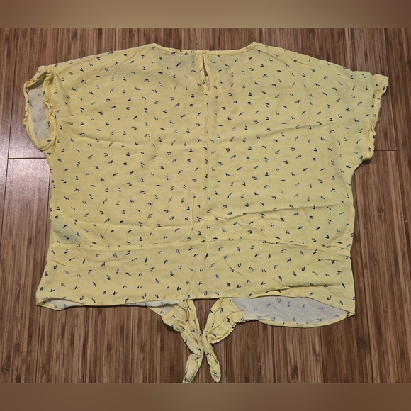 ❤️ David Bitton Women's Top with Tie Front - Picture 7 of 9